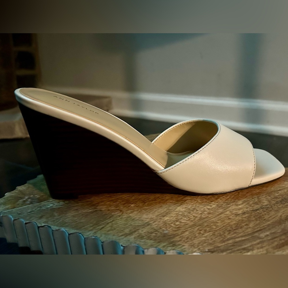 Ann Taylor White Mules with Black Heel - Picture 3 of 7